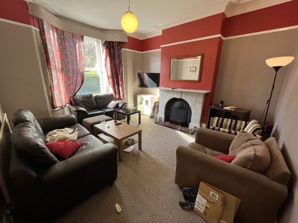 Room Cardigan Road in Leeds