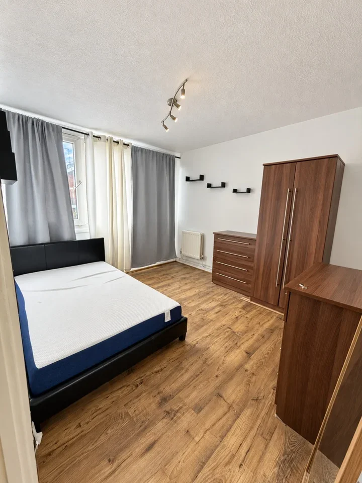 Room Ibsley Gardens in Greater London
