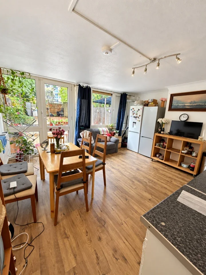 Room Ibsley Gardens in Greater London