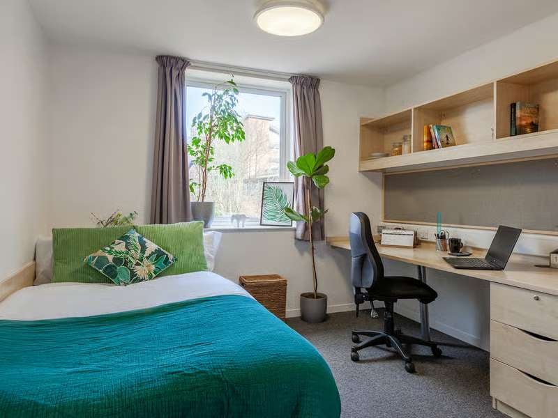 Room Hayaat Walk in Bradford