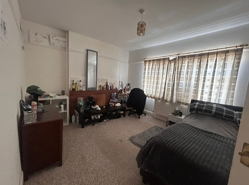 Room Heathwood Road in Bournemouth