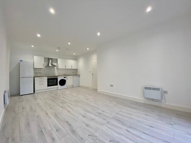 Flat Gatehouse Way in Aylesbury