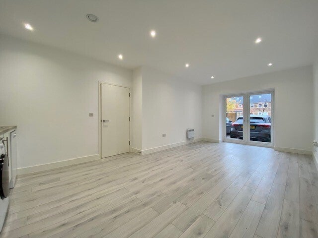 Flat Gatehouse Way in Aylesbury
