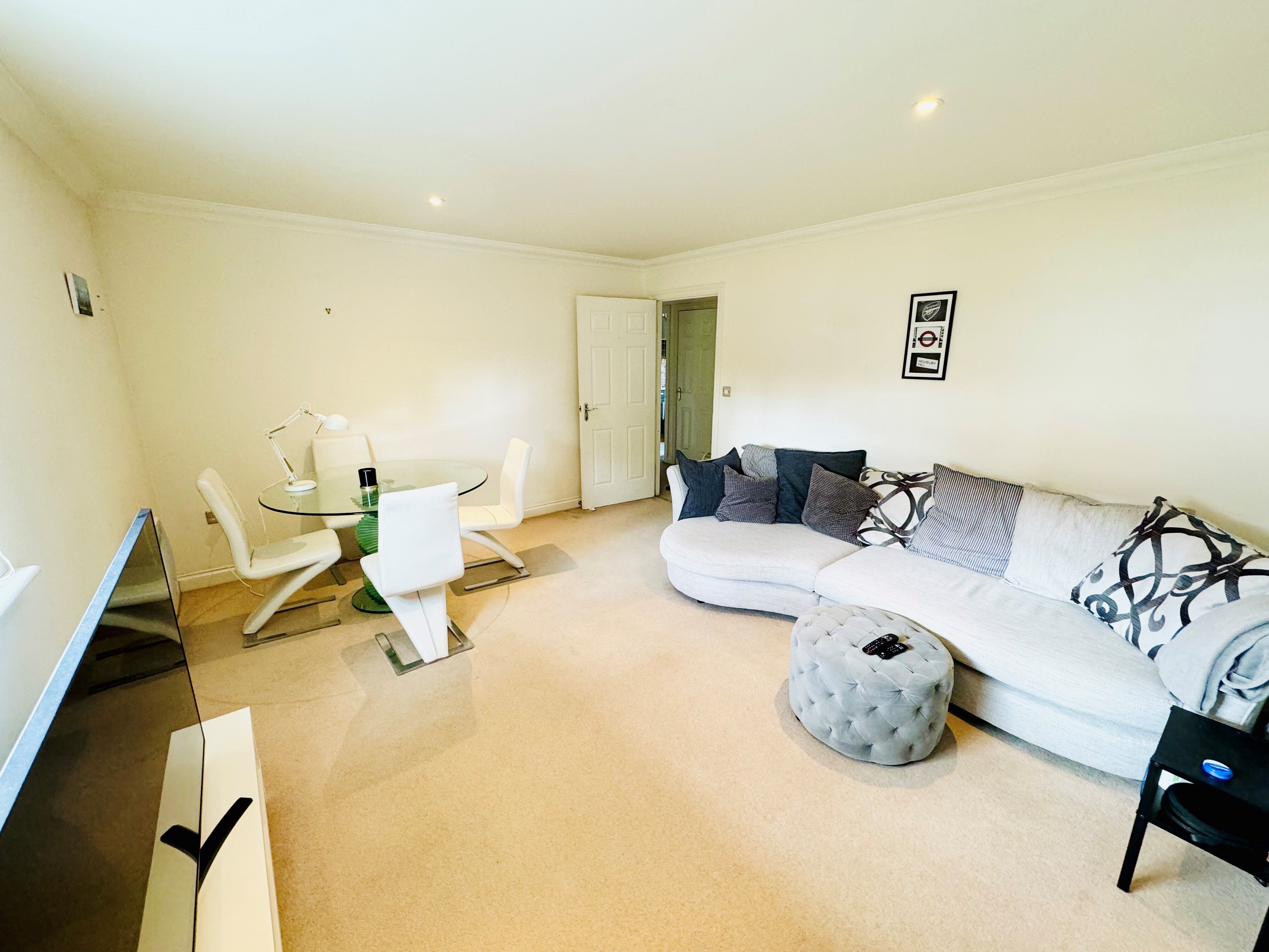 Flat John Cullis Gardens in Royal Leamington Spa