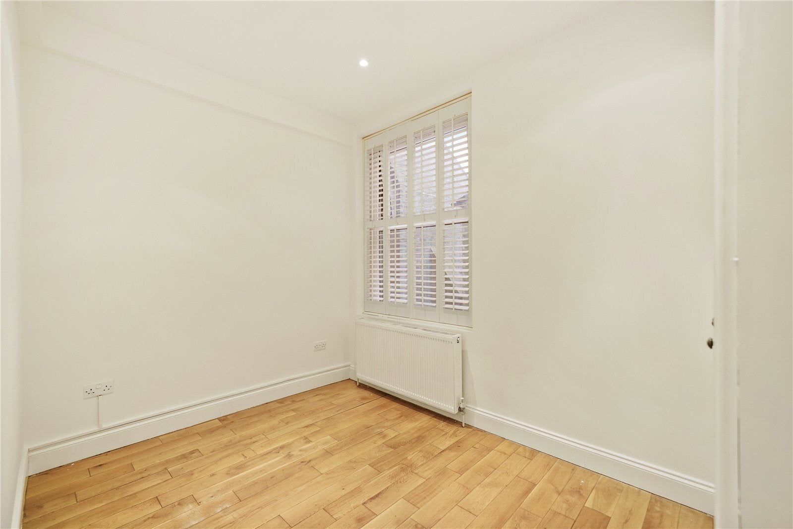 Flat Glenmore Road in Greater London