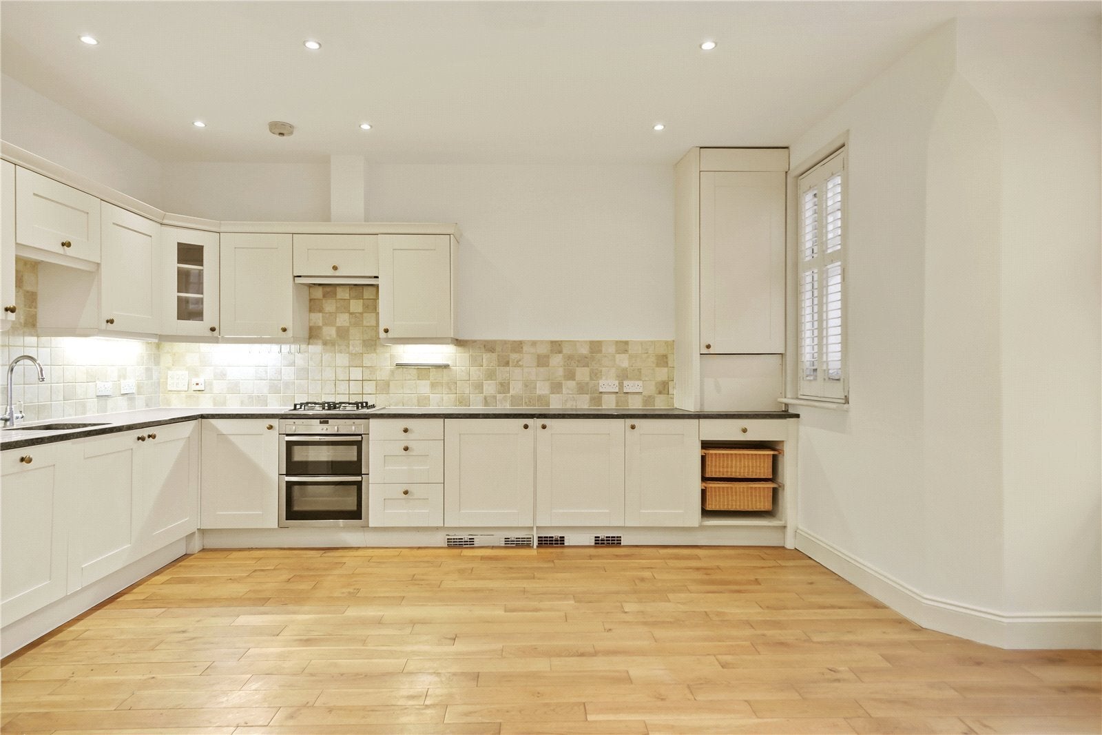 Flat Glenmore Road in Greater London
