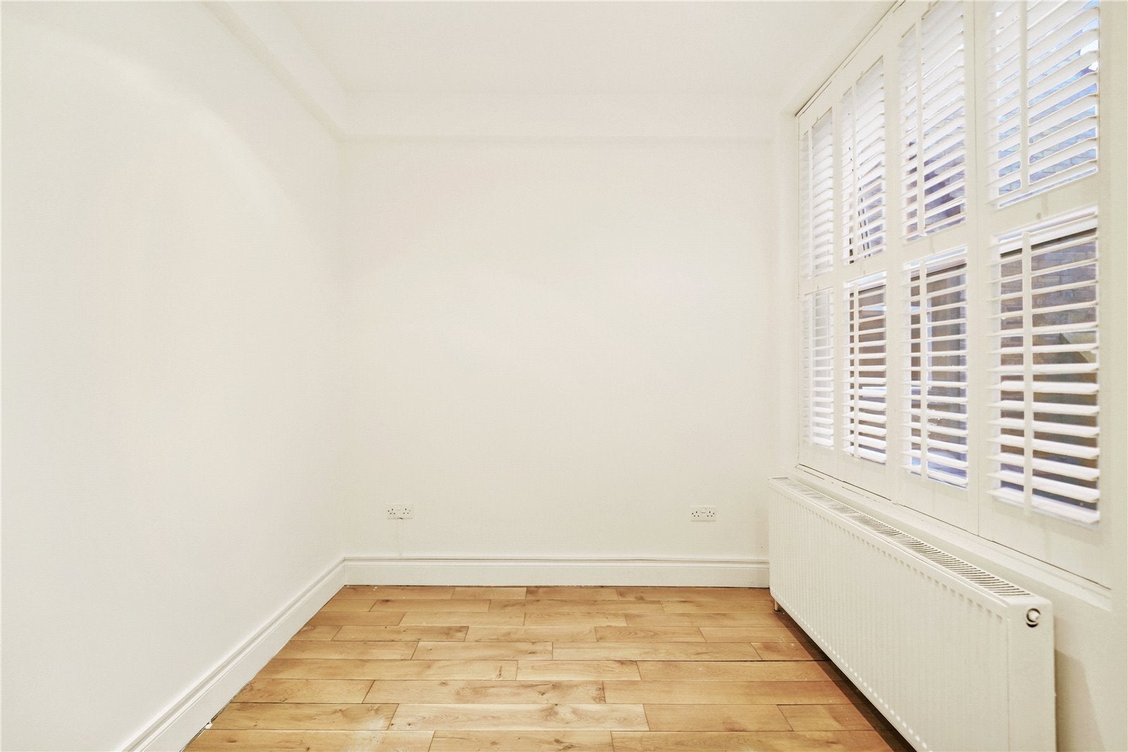 Flat Glenmore Road in Greater London