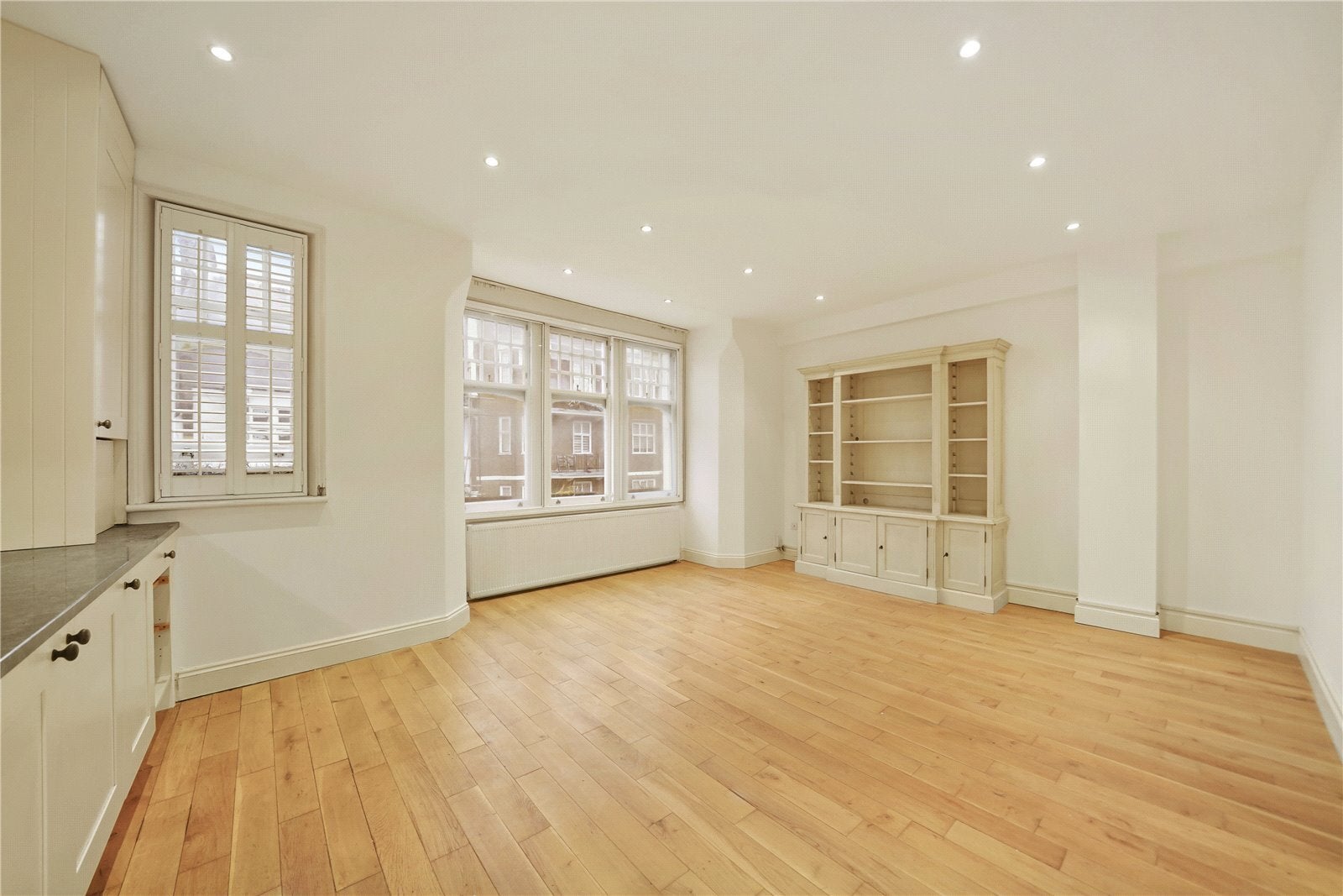 Flat Glenmore Road in Greater London