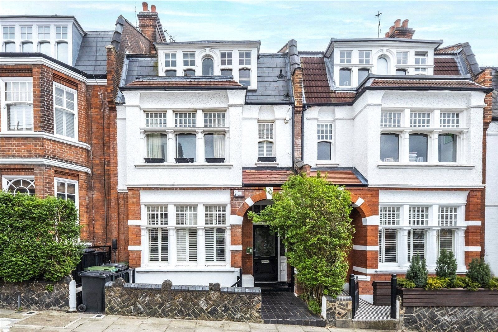 Flat Glenmore Road in Greater London