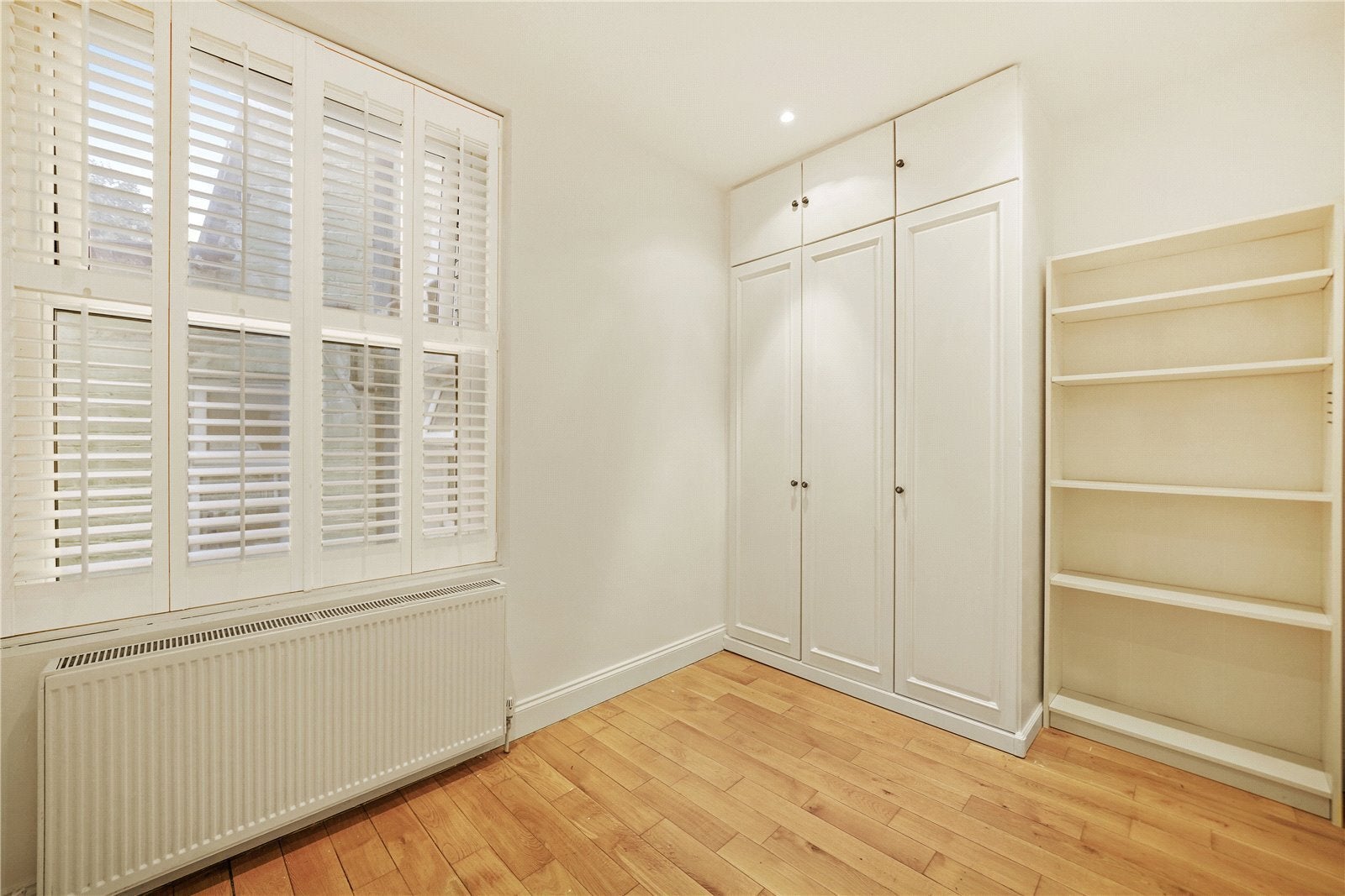Flat Glenmore Road in Greater London