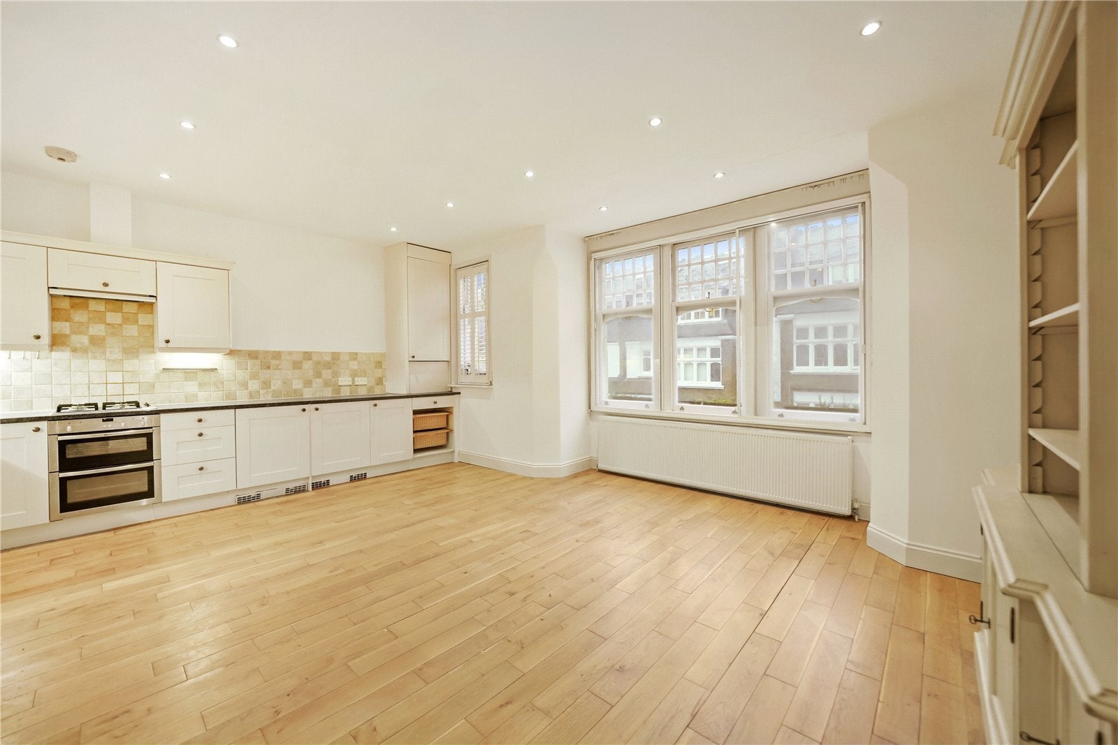 Flat Glenmore Road in Greater London
