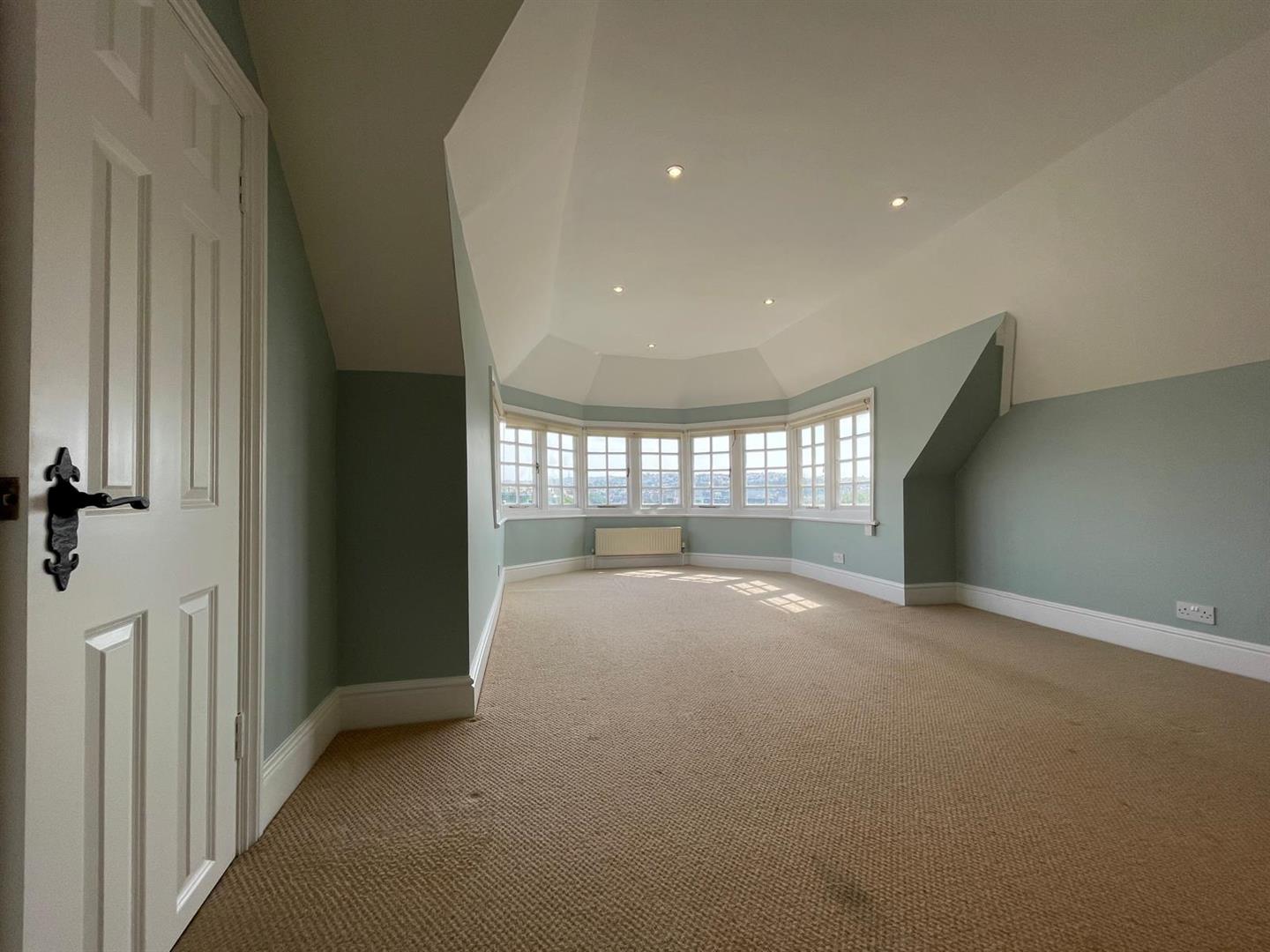 Flat Cornwallis Gardens in St Leonards
