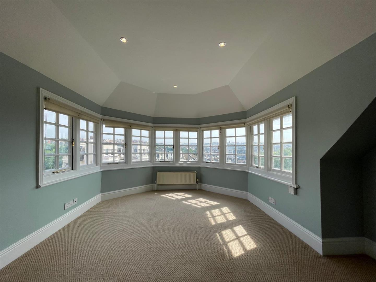 Flat Cornwallis Gardens in St Leonards