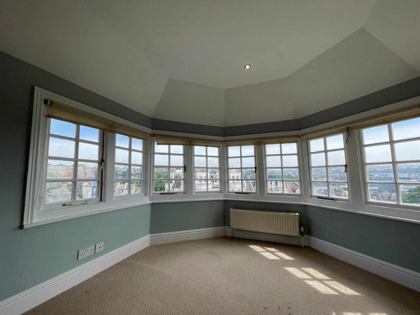 Flat Cornwallis Gardens in St Leonards
