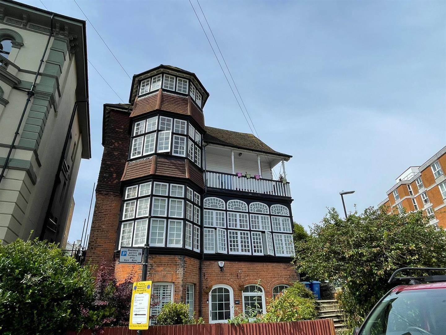 Flat Cornwallis Gardens in St Leonards