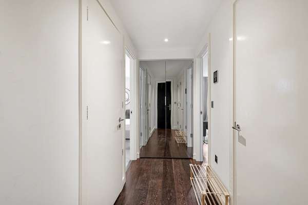 Flat Gatliff Road in City of Westminster