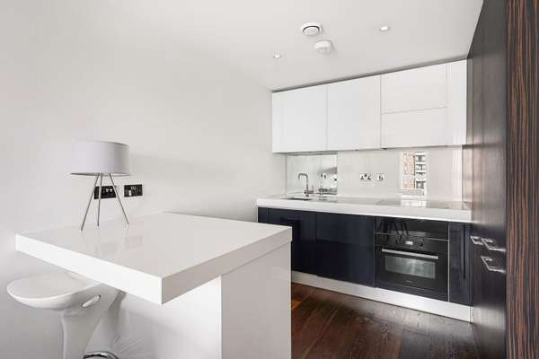 Flat Gatliff Road in City of Westminster