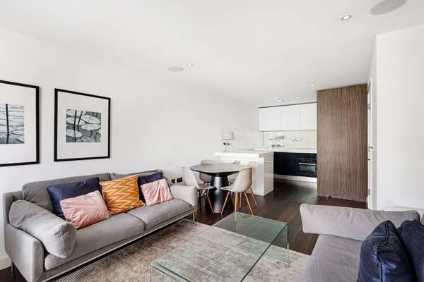 Flat Gatliff Road in City of Westminster