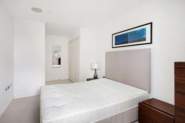 Flat Gatliff Road in City of Westminster