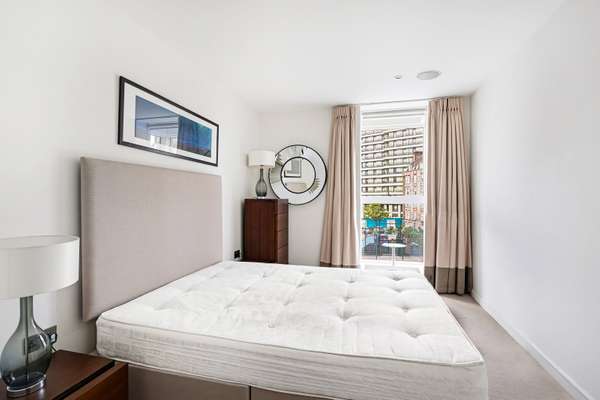 Flat Gatliff Road in City of Westminster