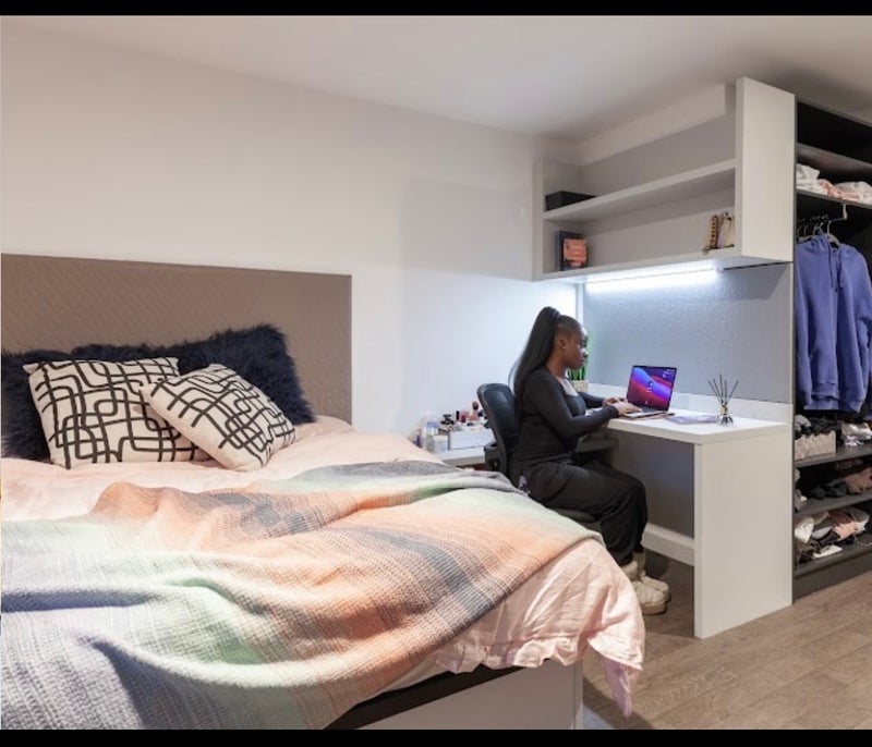 Room Erskine Street in Liverpool