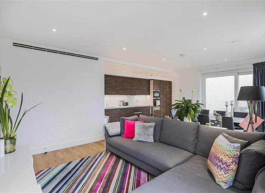 Flat Blackfriars Road in Greater London