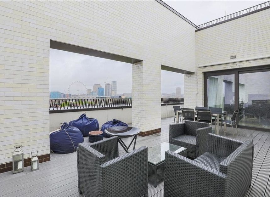 Flat Blackfriars Road in Greater London