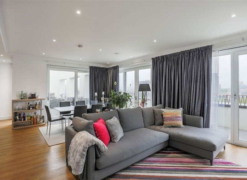 Flat Blackfriars Road in Greater London