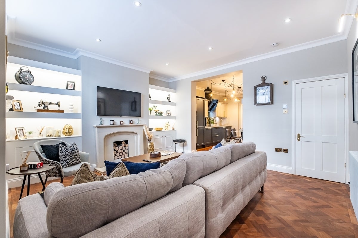 Flat Cambridge Street in City of Westminster