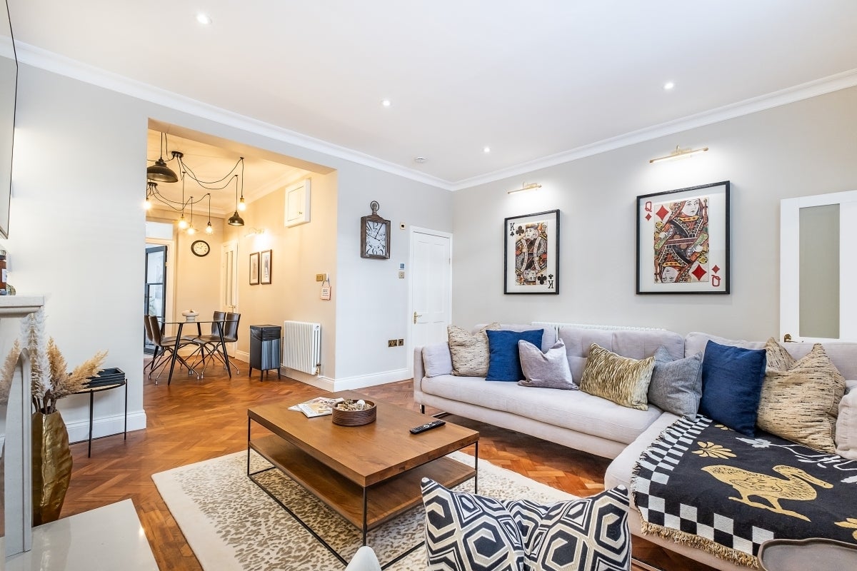 Flat Cambridge Street in City of Westminster