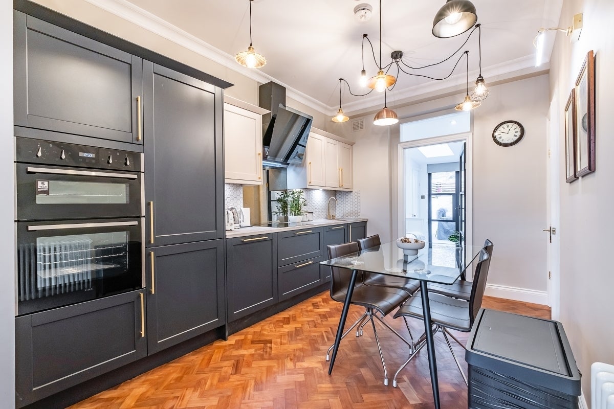Flat Cambridge Street in City of Westminster
