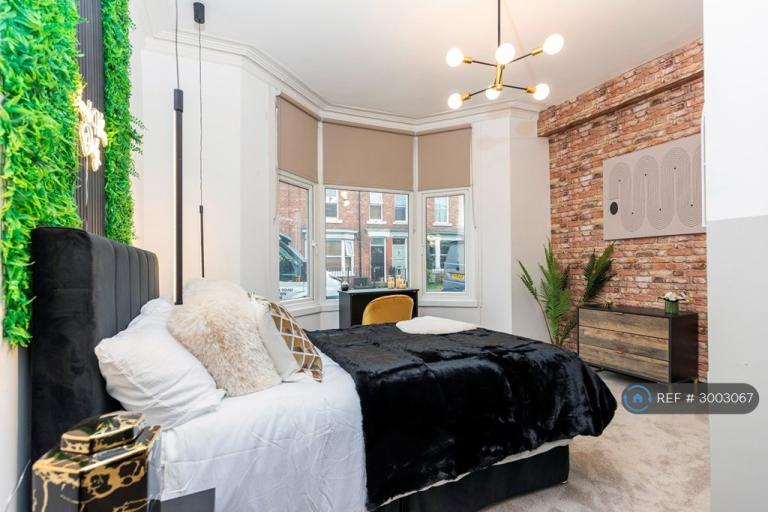 Room Leafield Road in Darlington