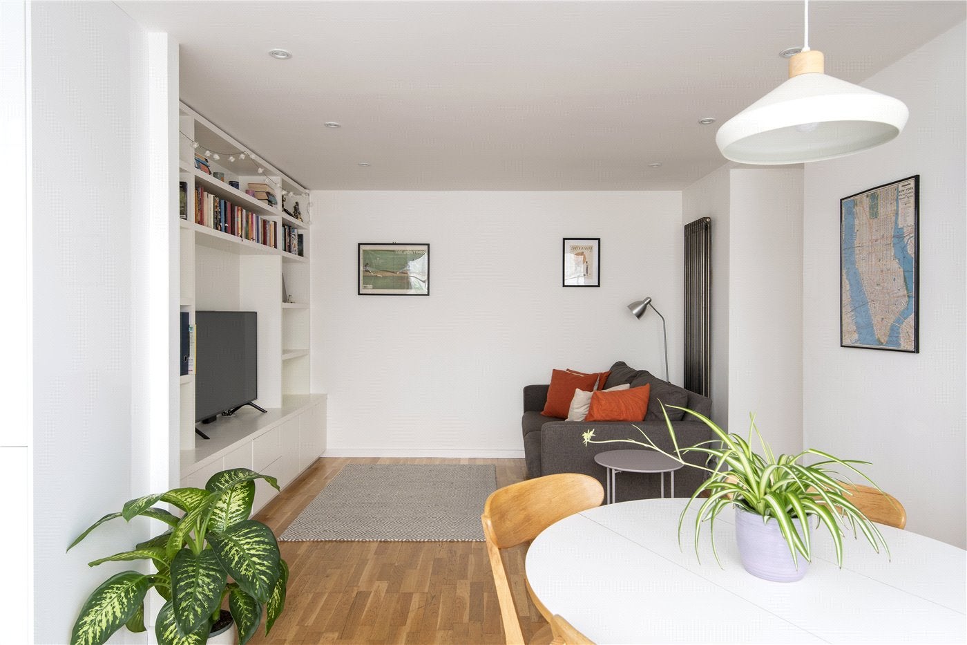 Flat Barrhill Road in Greater London
