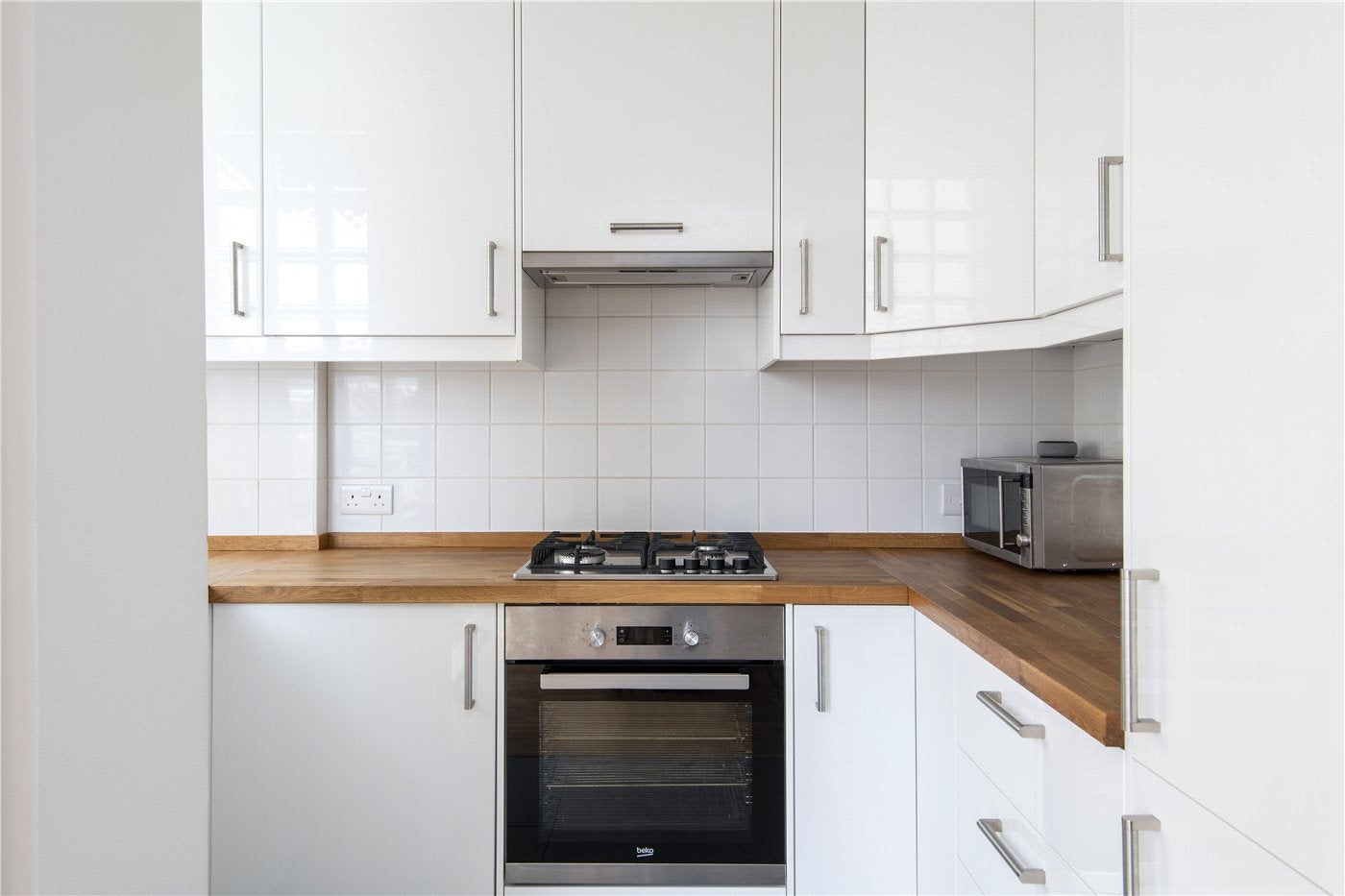 Flat Barrhill Road in Greater London