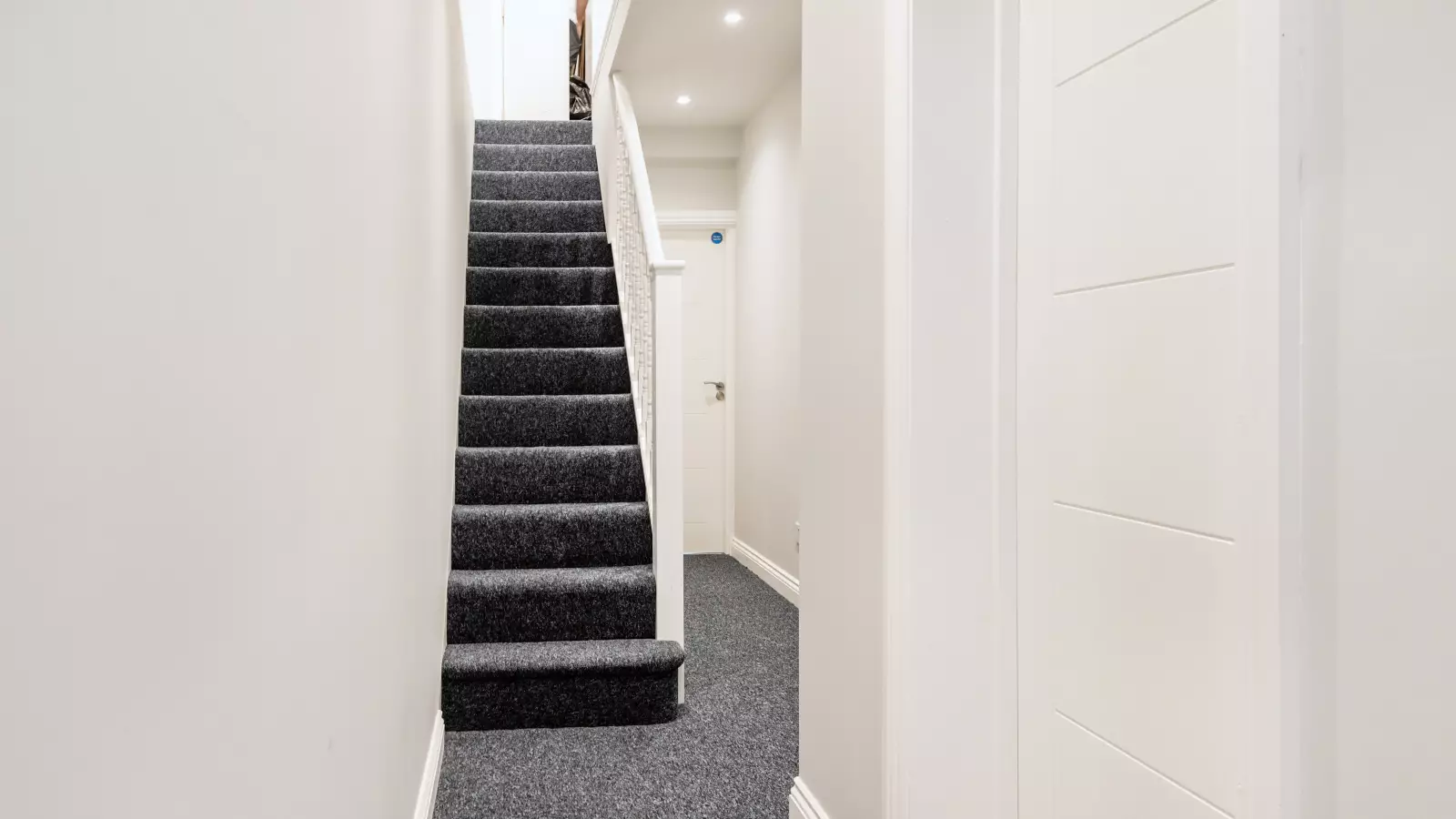 Flat Burnthwaite Road in Greater London