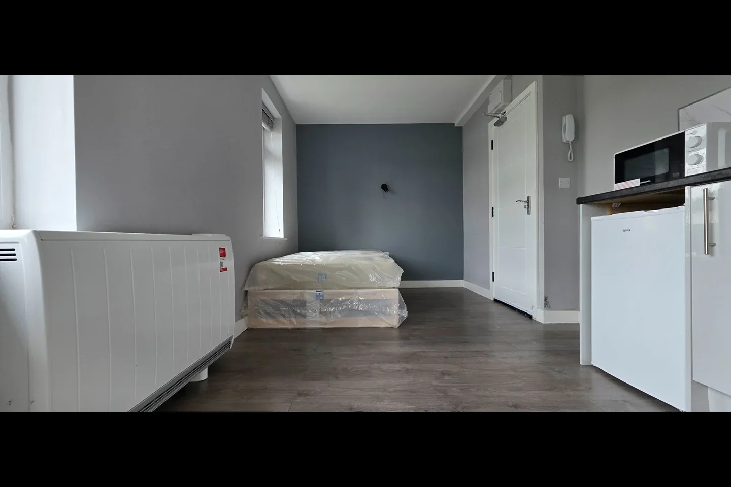 Flat Rose Gardens in Greater London