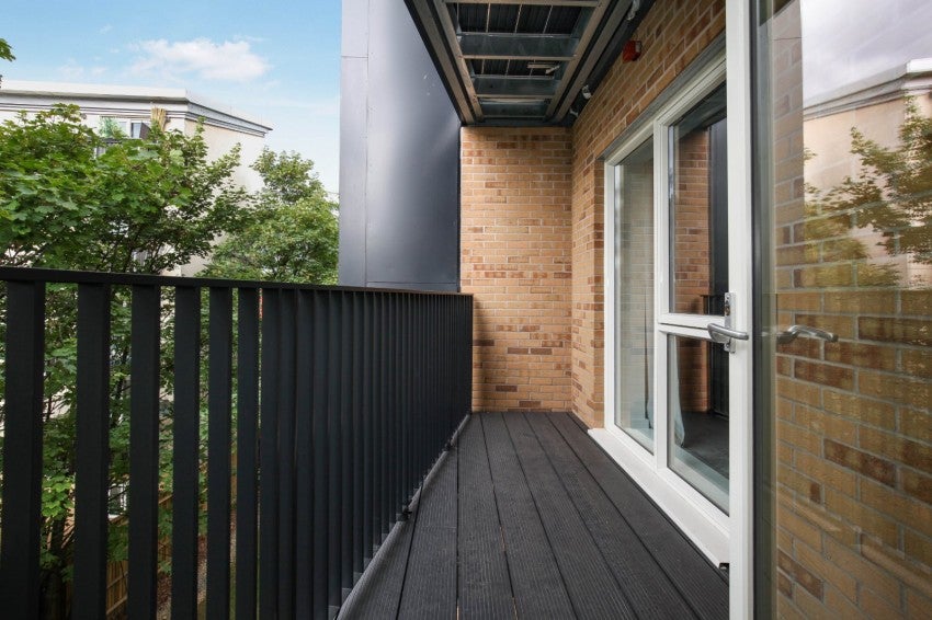 Flat Kew Bridge Road in Greater London