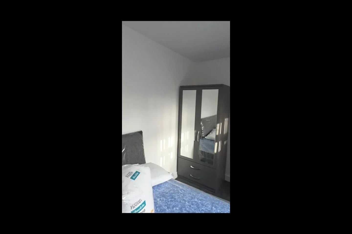 Room Lily Road in Birmingham