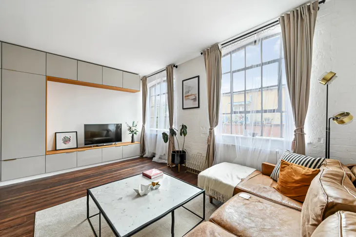 Flat Casson Street in Greater London