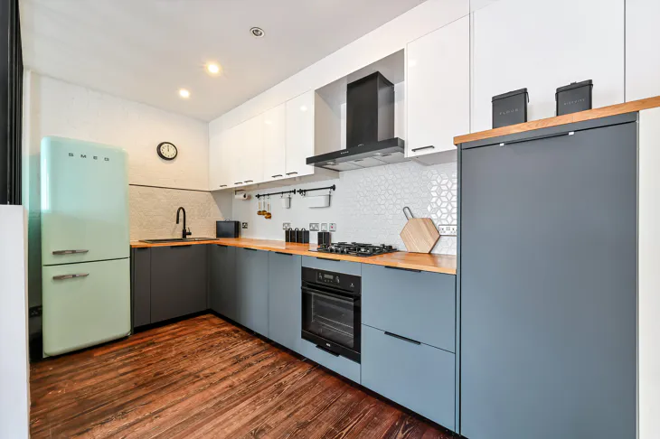 Flat Casson Street in Greater London