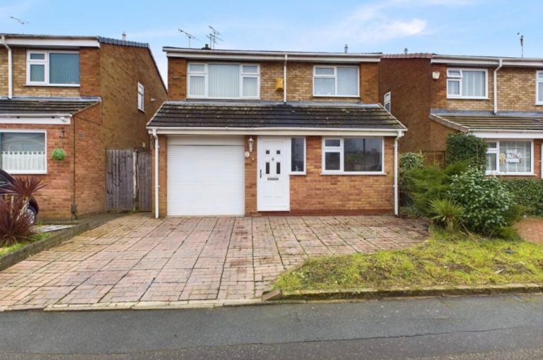 Flat Coombe Park Road in Coventry