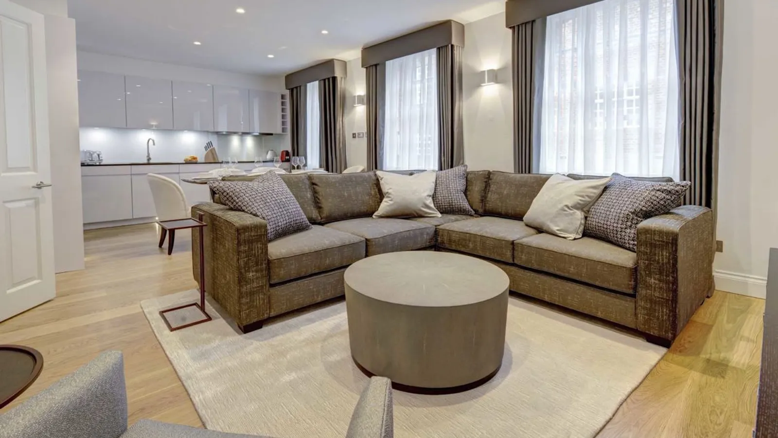 Flat Berkeley Square in City of Westminster