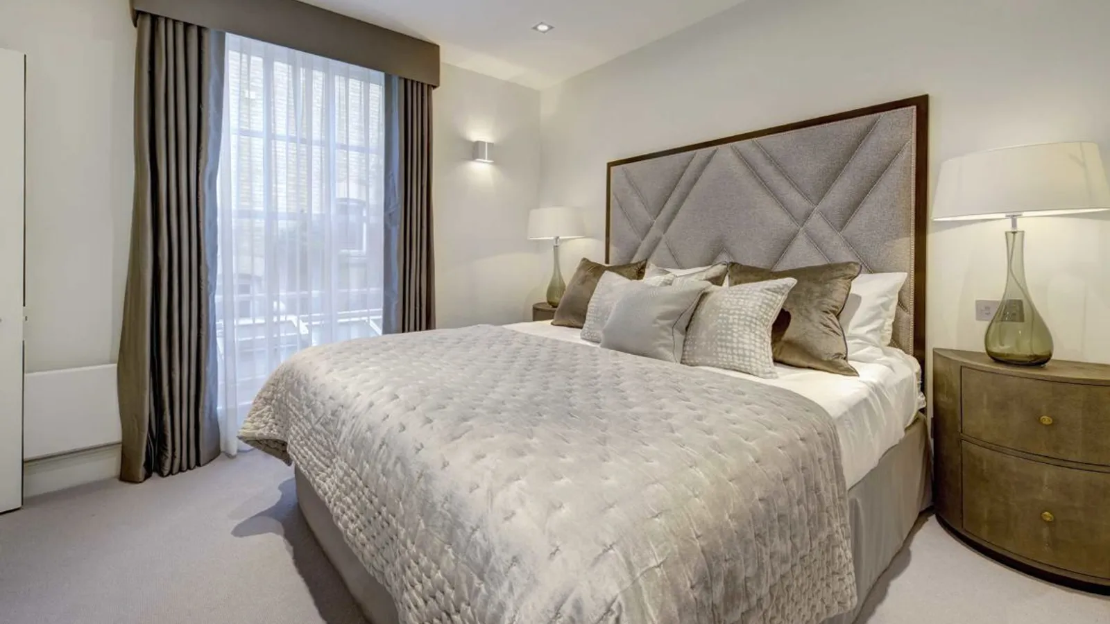 Flat Berkeley Square in City of Westminster