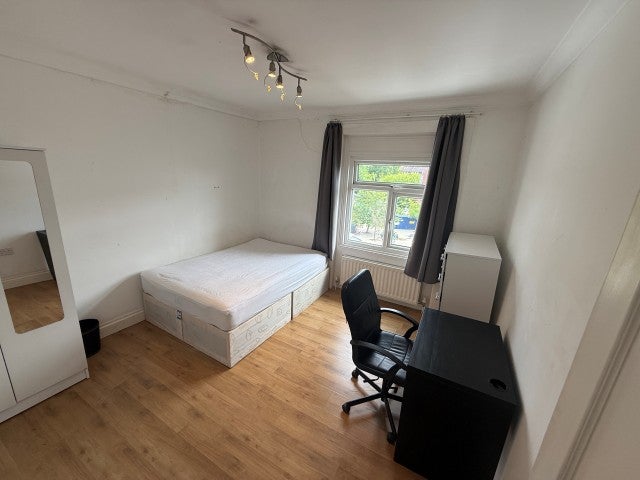 Flat Haverstock Hill in Greater London