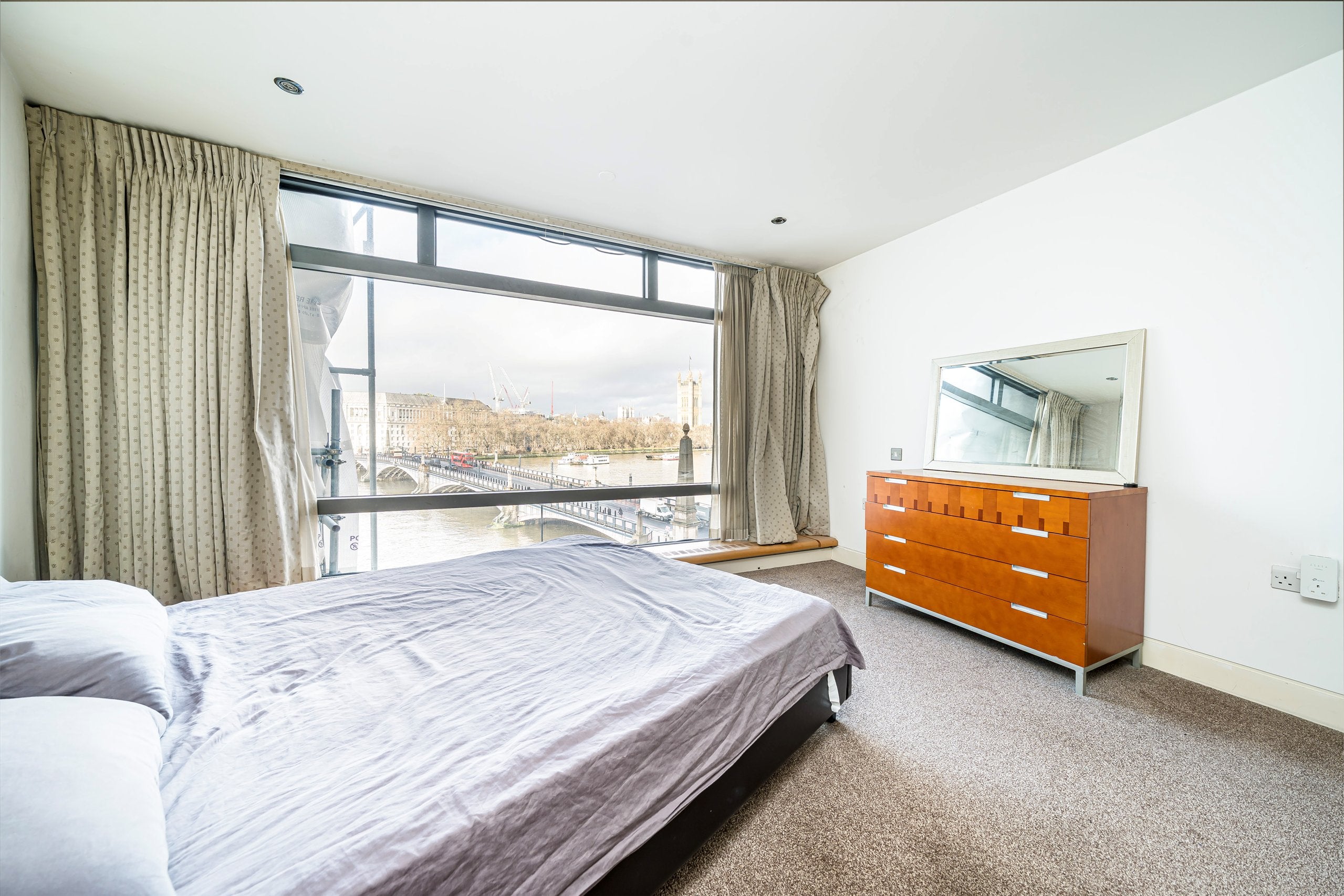 Flat Albert Embankment in Greater London