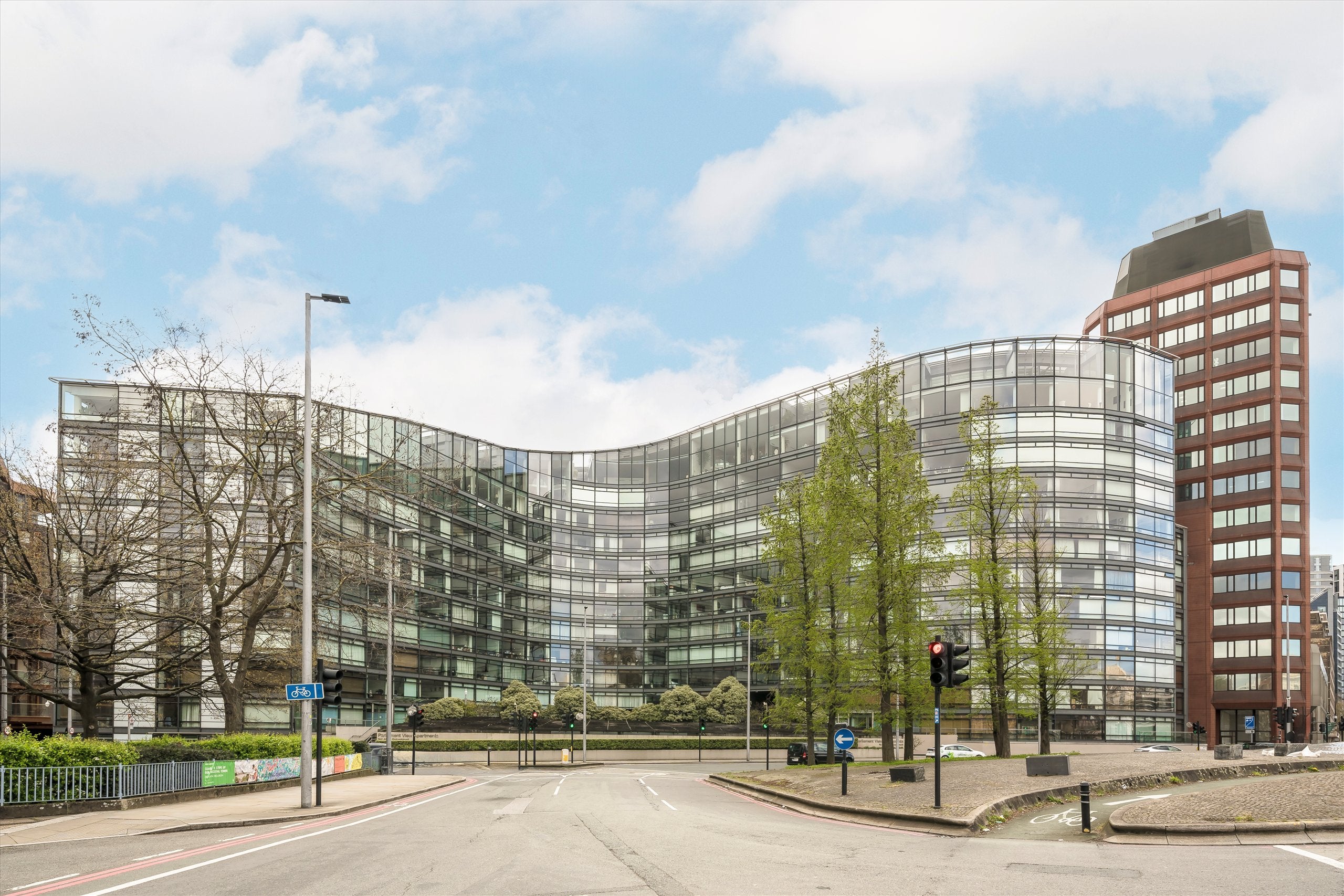 Flat Albert Embankment in Greater London