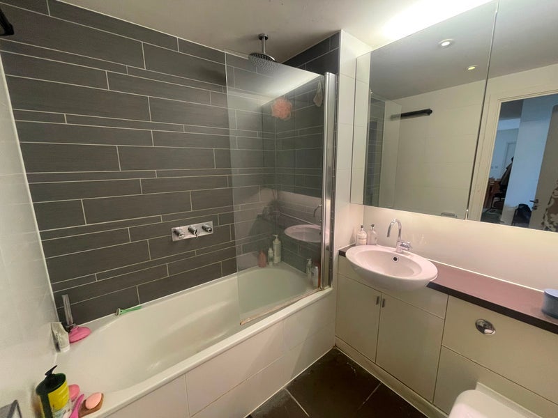 Room Honour Lea Avenue in Greater London