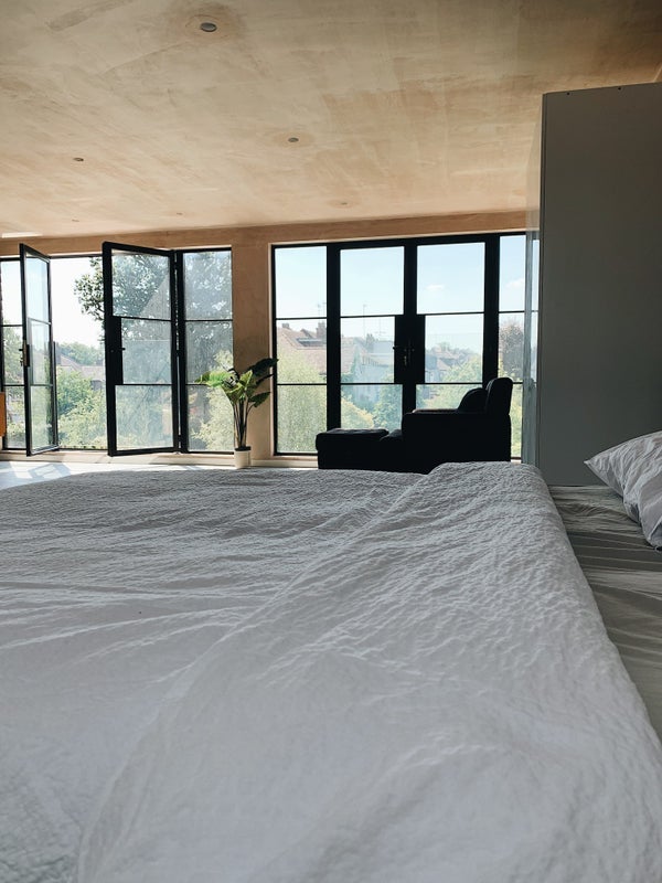 Room Creighton Avenue in Greater London