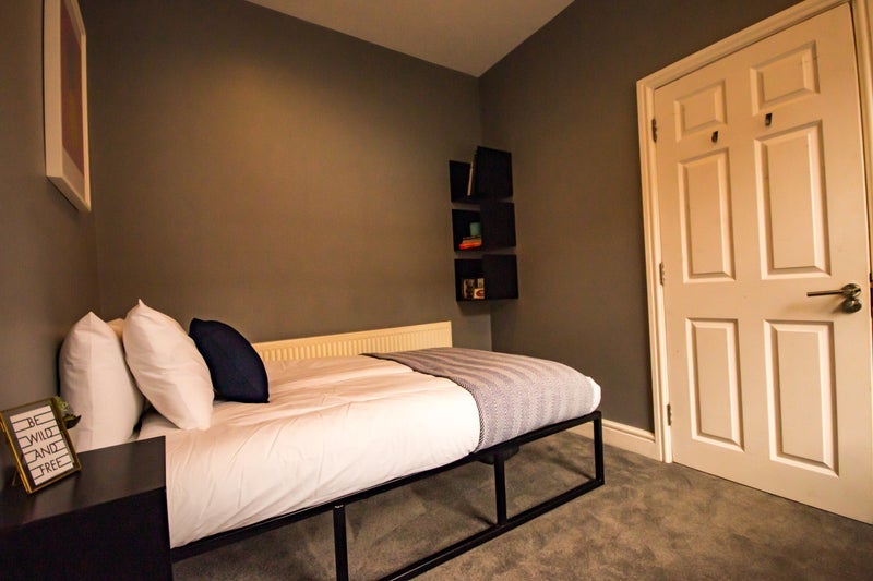 Room Broomfield Road in Coventry