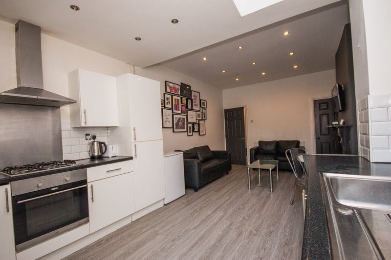 Room Broomfield Road in Coventry